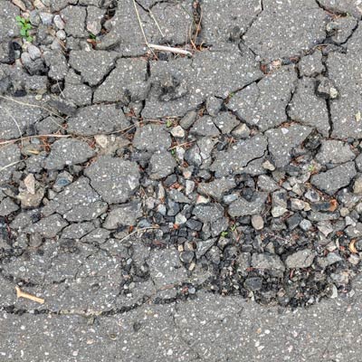 There’s a large cluster of irregular, interconnecting cracks.